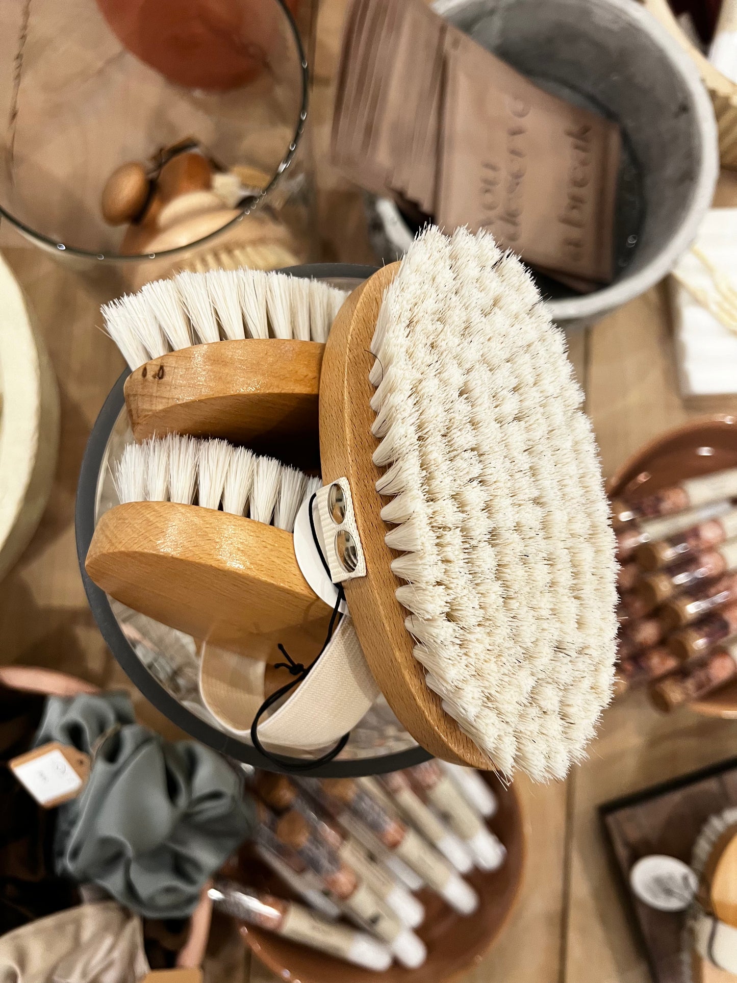 Dry Brush With Elastic Band