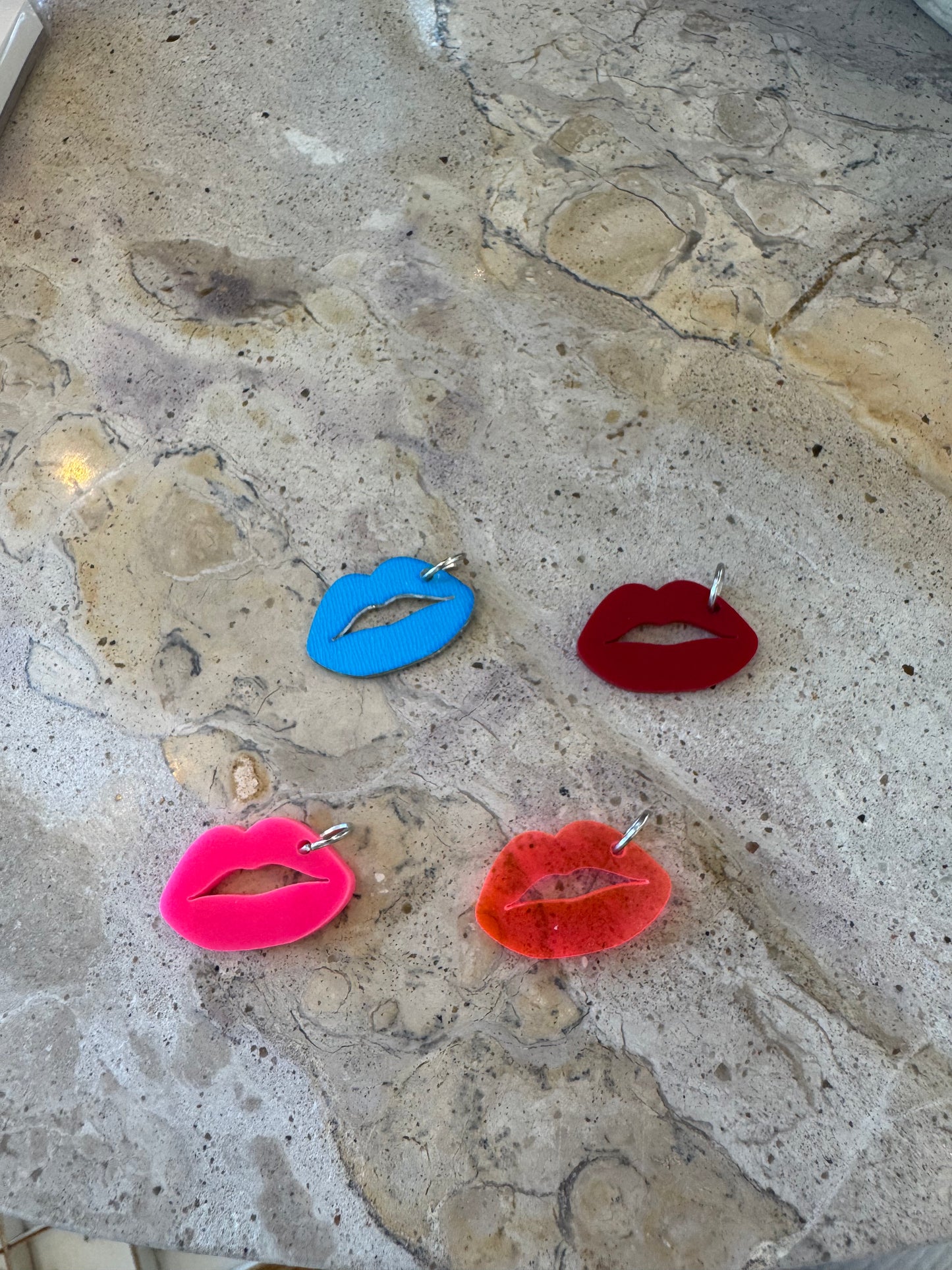 Charm-Large Lips (Red)