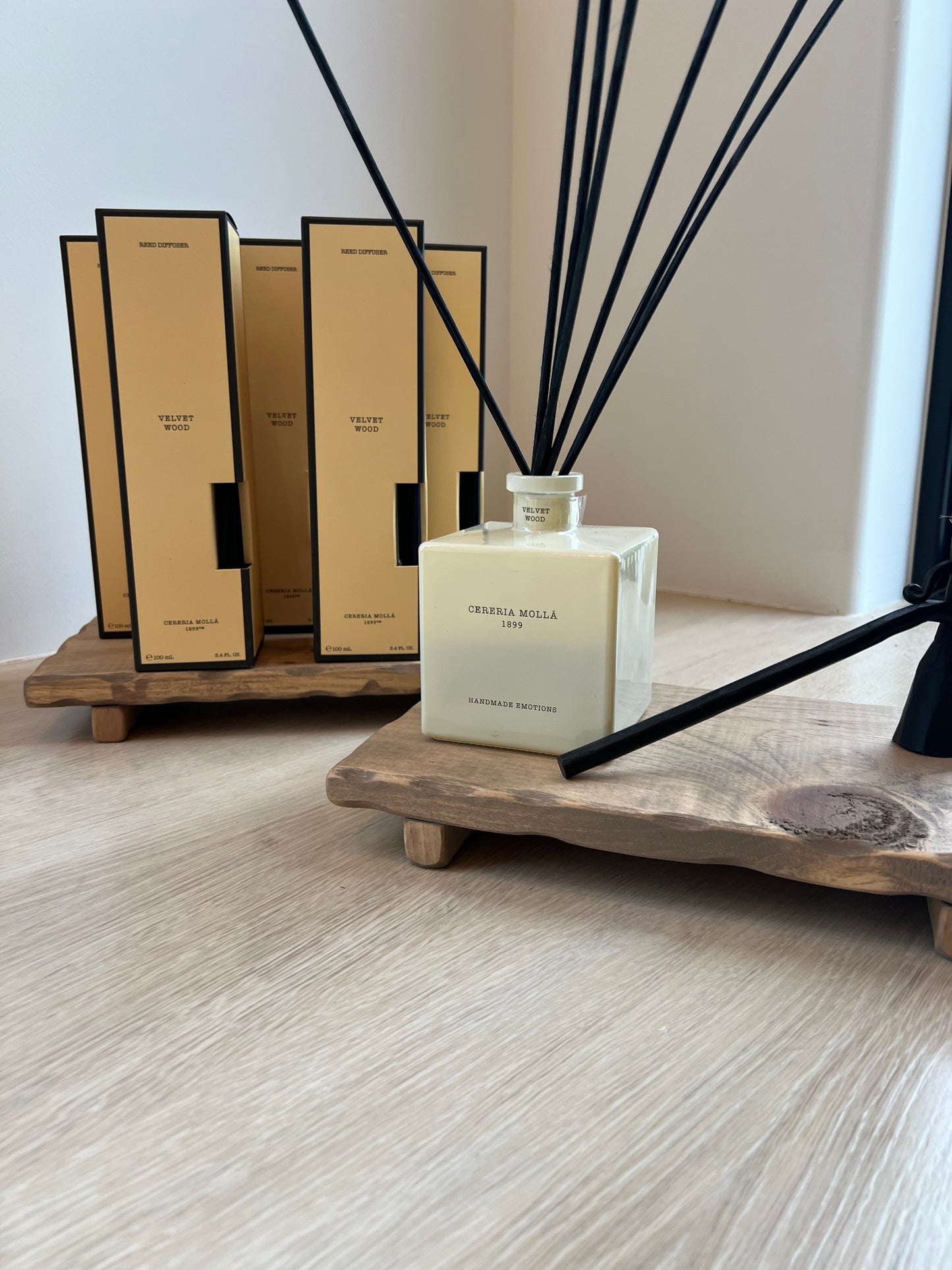 Velvet wood diffuser scent
