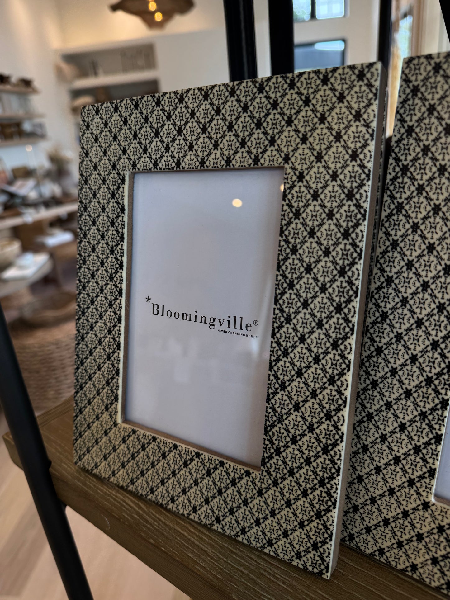 Resin & Glass Black/Cream Print Picture Frame